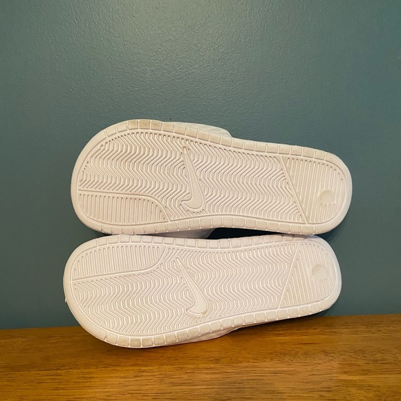Nike Benassi JDI Women’s Slide Sandals - Picture 8 of 9